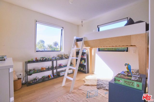 906 Superba Avenue, Venice CA: https://media.crmls.org/mediaz/8e355417-89d4-44e6-9014-d92748d1da3a.jpg