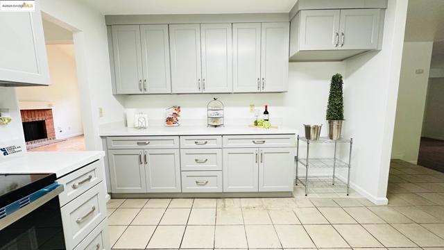 3593 Morningside Dr, Richmond CA: https://media.crmls.org/mediaz/8e35a5bb-7608-4694-a9db-442e1c33ad2e.jpg