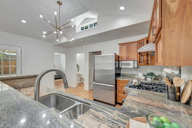 545 W Dana Street, Mountain View CA: https://media.crmls.org/mediaz/8e35b37c-397c-4593-8887-3bc571391b32.jpg