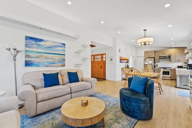 208 Valencia Avenue, Aptos CA: https://media.crmls.org/mediaz/8e35cb2d-7733-435a-b146-a03cc85f880e.jpg