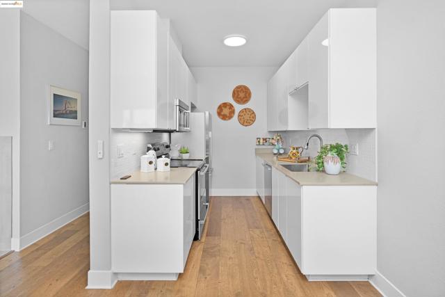 197 Lakeshore Ct, Richmond CA: https://media.crmls.org/mediaz/8e363433-8f78-497a-a337-901453a163f1.jpg