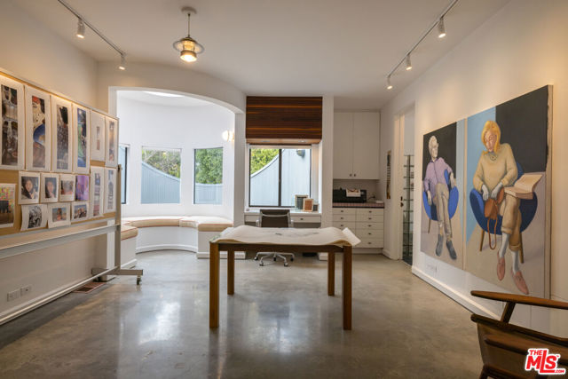 720 Brooktree Road, Los Angeles CA: https://media.crmls.org/mediaz/8e373922-b602-4803-921a-ce566c3f4d31.jpg