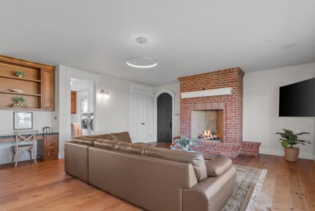 40 S Circle Drive, Santa Cruz CA: https://media.crmls.org/mediaz/8e373e7f-d553-4b19-bd37-011bb26e435c.jpg