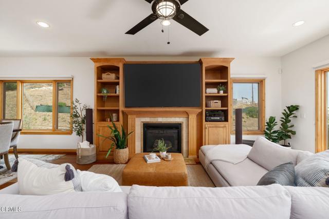 300 N Kalorama Street, Ventura CA: https://media.crmls.org/mediaz/8e376f5c-0a61-401d-a3c1-c5c006e8e75e.jpg