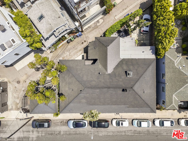 1300 Riviera Avenue, Venice CA: https://media.crmls.org/mediaz/8e379e0f-f187-42df-b1b0-73ea5971ef68.jpg