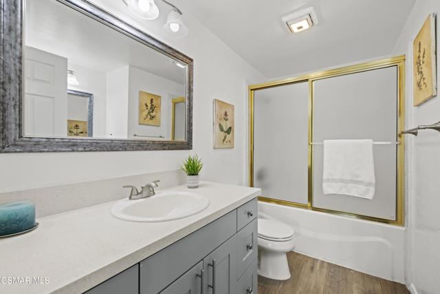 287 Golden Fern Court, Simi Valley CA: https://media.crmls.org/mediaz/8e37ae8d-8dc3-4bf7-b878-179be3e521ee.jpg