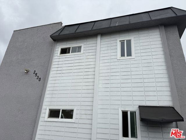 2530 Carmona Avenue, Los Angeles CA: https://media.crmls.org/mediaz/8e37e87c-7c5d-42ee-b200-067c0a9aadea.jpg