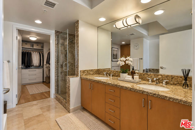 13700 Marina Pointe Drive, 1411 photo 8