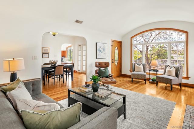 4605 4607 Terrace Dr, San Diego CA: https://media.crmls.org/mediaz/8e3805ce-88f7-42ca-80ef-f049104fb209.jpg