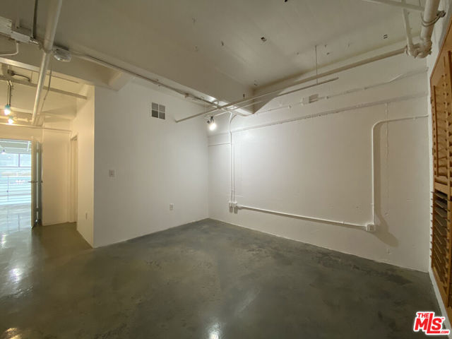 1130 S Flower Street, Los Angeles CA: https://media.crmls.org/mediaz/8e380c85-82ce-4e75-99c8-b0a2b4d7f216.jpg