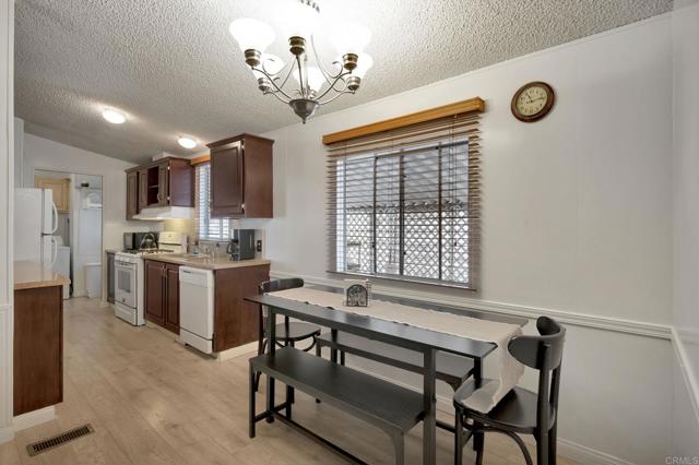 Detail Gallery Image 9 of 28 For 10707 Jamacha #24,  Spring Valley,  CA 91978 - 3 Beds | 2 Baths