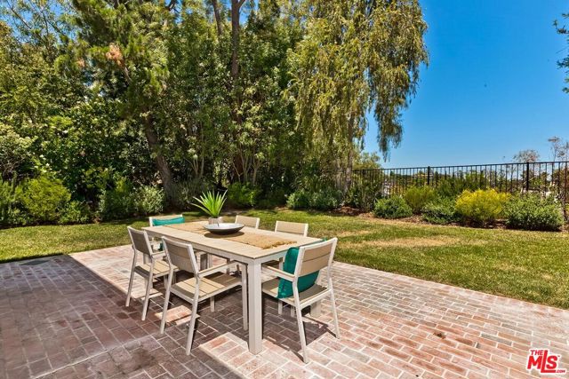 2968 Nicada Drive, Los Angeles CA: https://media.crmls.org/mediaz/8e38fb8e-f795-4d08-ab1d-9ebec9c612dc.jpg