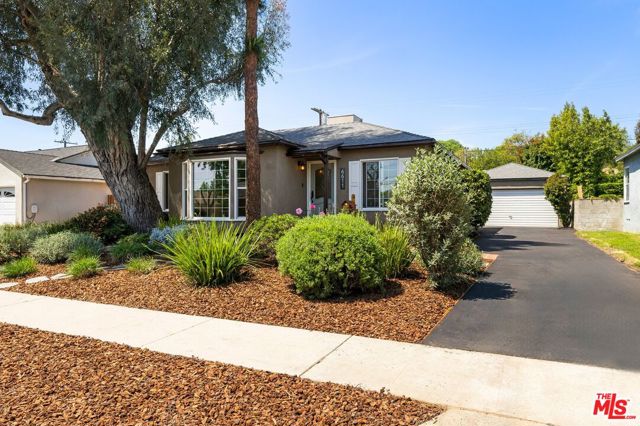 6611 Gerald Avenue, Lake Balboa CA: https://media.crmls.org/mediaz/8e390153-94ad-4164-85c9-e070cb29e510.jpg