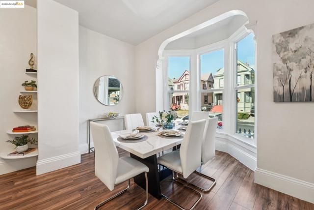 1549 5Th Ave, Oakland CA: https://media.crmls.org/mediaz/8e393795-2941-4316-b030-2b16b892d4f9.jpg