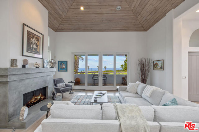 1312 Shoreline Drive, Santa Barbara CA: https://media.crmls.org/mediaz/8e398d6e-85f0-4adc-a2d2-04191cdc56a3.jpg