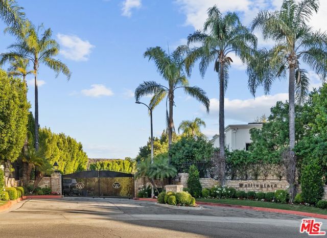 2596 Wallingford Drive, Beverly Hills CA: https://media.crmls.org/mediaz/8e39ff92-e350-4ae5-9c9f-b2124f5f2790.jpg