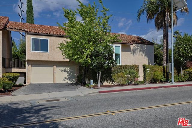 23351 Park Sorrento, Calabasas CA: https://media.crmls.org/mediaz/8e3a405f-1f61-408f-b6a8-fd81ff9d0688.jpg