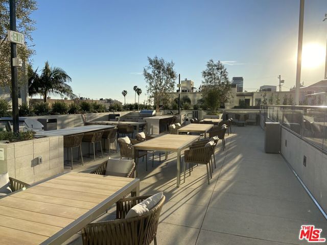 11750 Wilshire Boulevard, Los Angeles CA: https://media.crmls.org/mediaz/8e3a8180-7bbf-4bff-9baa-020ef276a52f.jpg