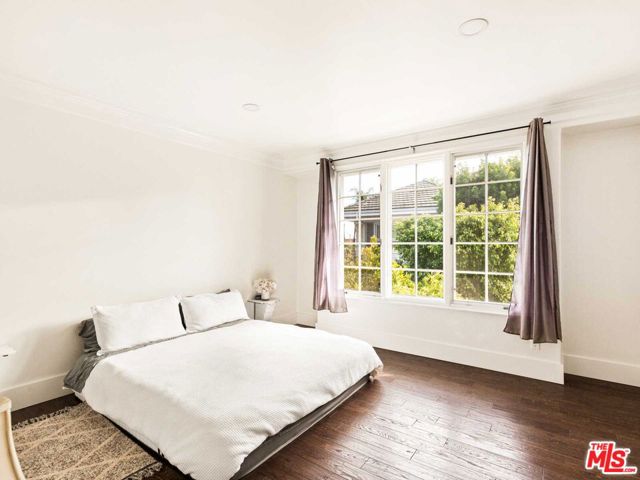 2113 Stoney Hill Road, Los Angeles CA: https://media.crmls.org/mediaz/8e3a87dd-317f-44e1-903b-1abc56f73a5c.jpg