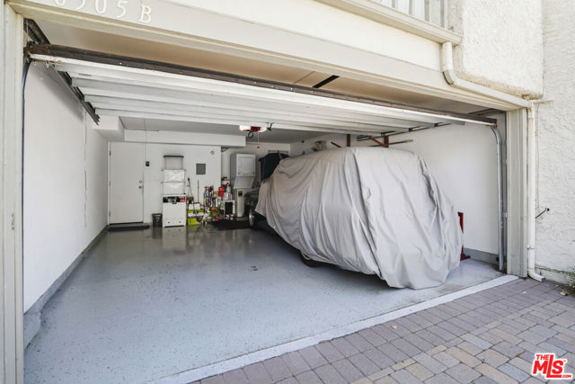 6505 Dume Drive, Malibu CA: https://media.crmls.org/mediaz/8e3a9138-b95d-401a-a031-014825d8a34a.jpg