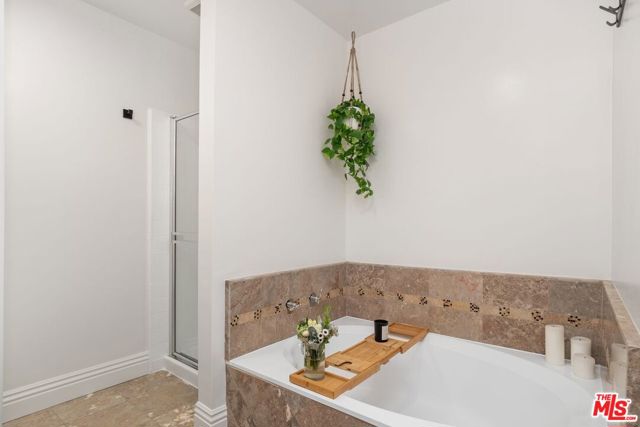 306 BORA BORA Way, Marina del Rey CA: https://media.crmls.org/mediaz/8e3af272-5eb8-4dfe-8d32-f73e07fdba9f.jpg