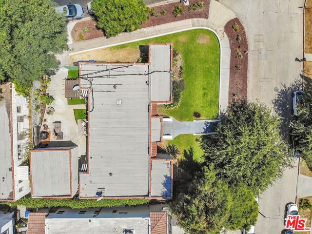1301 S Hudson Avenue, Los Angeles CA: https://media.crmls.org/mediaz/8e3b71a6-aeca-43bc-bc0c-61ed4638109f.jpg