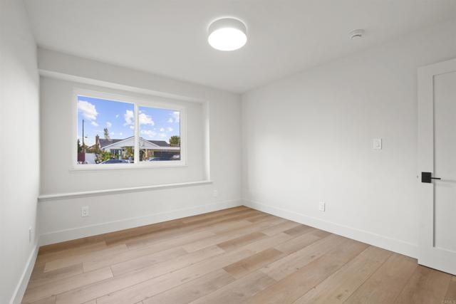 3130 Kerry Ln, Costa Mesa CA: https://media.crmls.org/mediaz/8e3b7dbf-a804-4682-ab63-b3eef3451a22.jpg