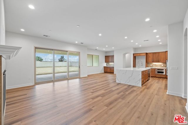 3719 Pathway Court, Bakersfield CA: https://media.crmls.org/mediaz/8e3c6b55-f7fc-44b8-9dbb-e2d12dc20c76.jpg