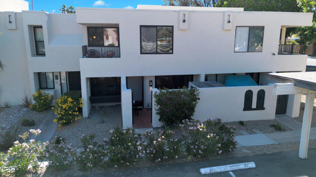 45451 Lupine Lane, Palm Desert CA: https://media.crmls.org/mediaz/8e3cc3dd-9c20-41b6-9892-9e20a5730e28.jpg