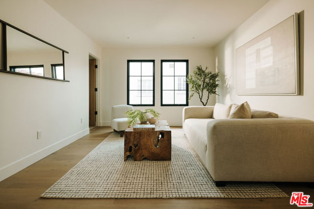 446 N Croft Avenue, Los Angeles CA: https://media.crmls.org/mediaz/8e3d1dbe-fb21-4796-a372-adfa655a0d39.jpg