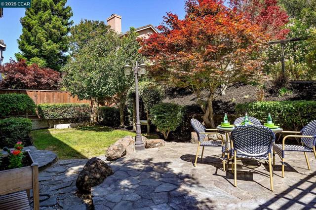 120 Woodcrest Dr, San Ramon CA: https://media.crmls.org/mediaz/8e3d75f5-aa3c-4069-9188-a370b96809bd.jpg