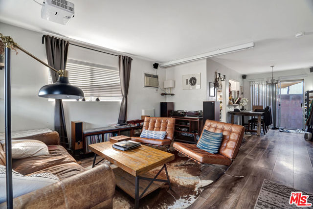 901 Rosemont Avenue, Los Angeles CA: https://media.crmls.org/mediaz/8e3eb134-2666-4032-b9d8-7bb0a06311fa.jpg