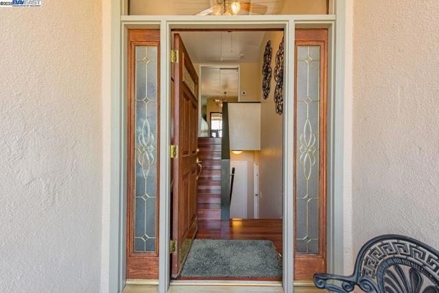 32072 Chicoine Ave, Hayward CA: https://media.crmls.org/mediaz/8e3ef2b0-50eb-4e3e-b66a-30550624aa66.jpg