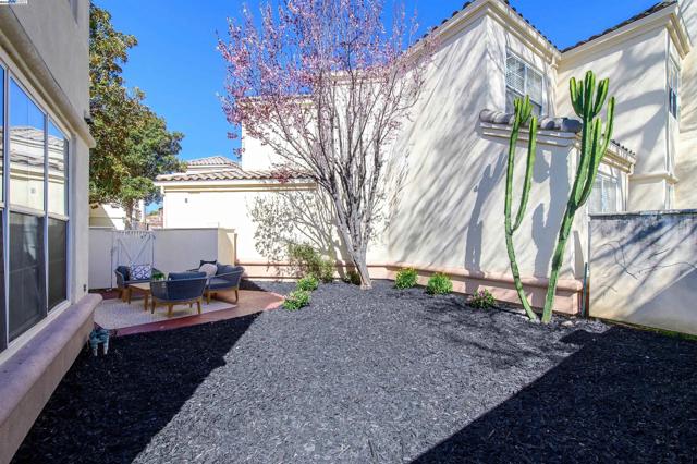 2909 Moreno Ave, Pleasanton CA: https://media.crmls.org/mediaz/8e3ef482-f87e-4e12-8a47-d7f1180dd2a8.jpg