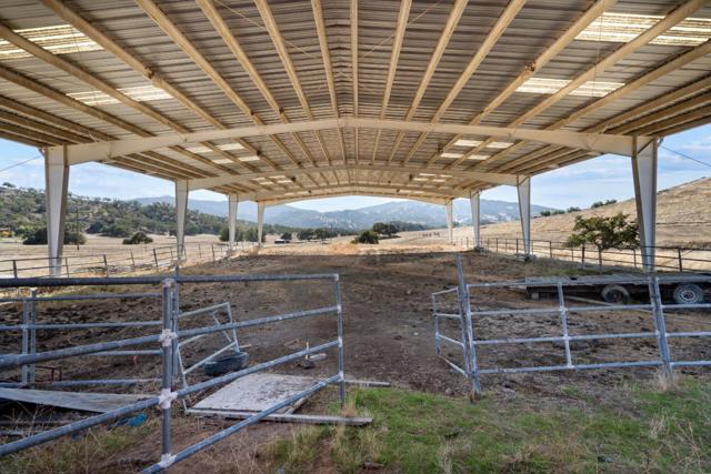 20101 Panoche Road, Paicines CA: https://media.crmls.org/mediaz/8e3f4921-c219-4c9b-ab0f-a10e6333df29.jpg