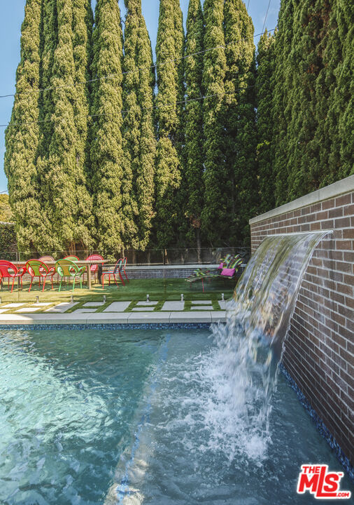 2656 32nd Street, Santa Monica CA: https://media.crmls.org/mediaz/8e3f8320-043e-496e-a644-ea40f49ff674.jpg