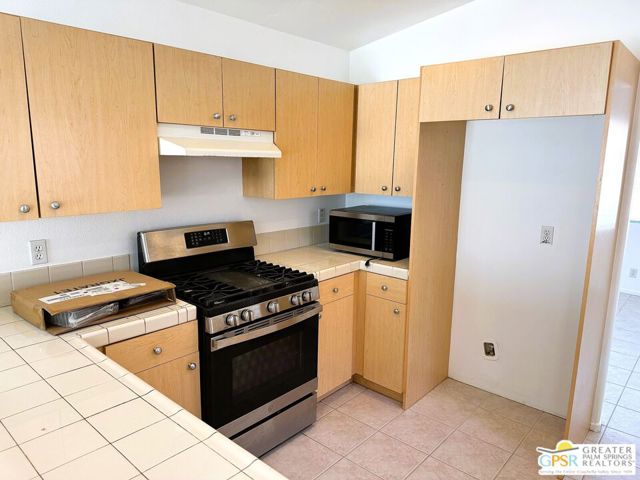9700 Santa Cruz Road, Desert Hot Springs CA: https://media.crmls.org/mediaz/8e3fc44c-b11b-445b-85b1-618593acb7f5.jpg