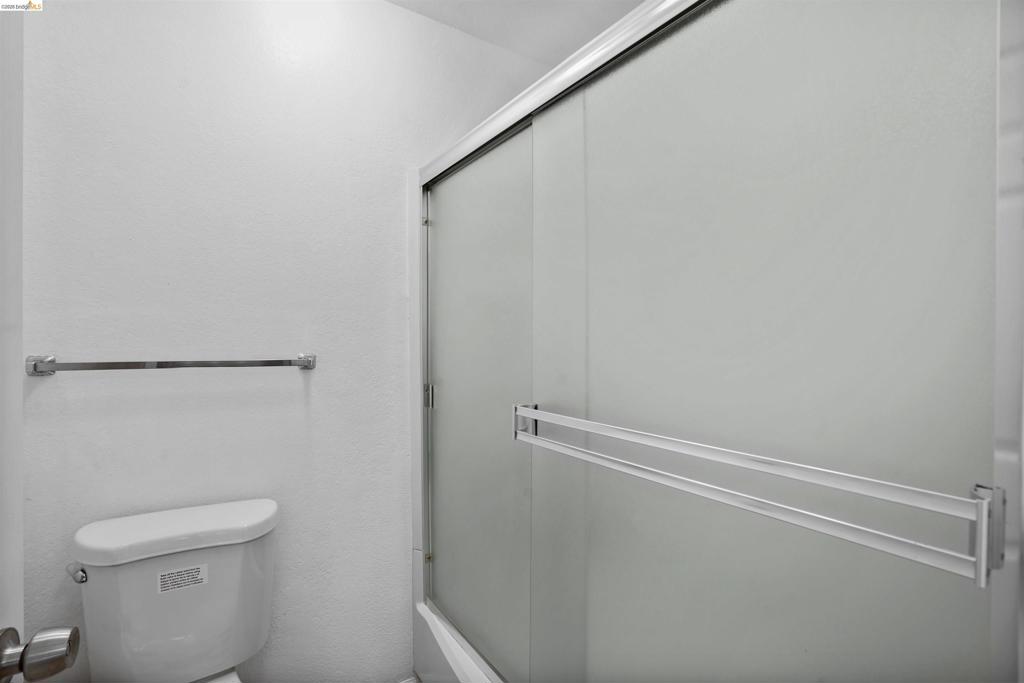 https://media.crmls.org/mediaz/8e3fd8f2-b5c6-4e80-97dc-21fe7d05e88c.jpg?preset=X-Large