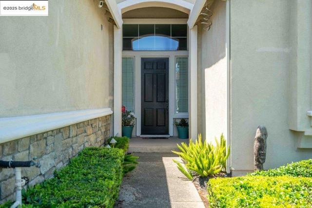 2981 Atherton Pl, Brentwood CA: https://media.crmls.org/mediaz/8e3ff021-d2f7-45fb-b9d9-b1c4658a5ceb.jpg
