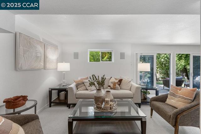 5 Kayser Ct, Walnut Creek CA: https://media.crmls.org/mediaz/8e403554-0eda-41ae-b81b-d88f4a604b92.jpg