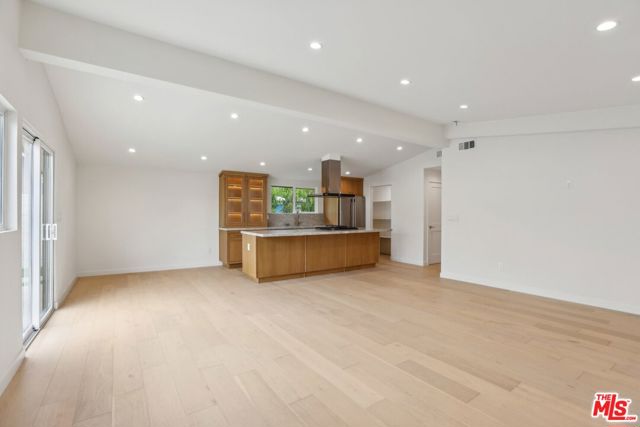 6731 Delco Avenue, Winnetka CA: https://media.crmls.org/mediaz/8e403a07-d273-4355-be97-810ec2bd9e77.jpg