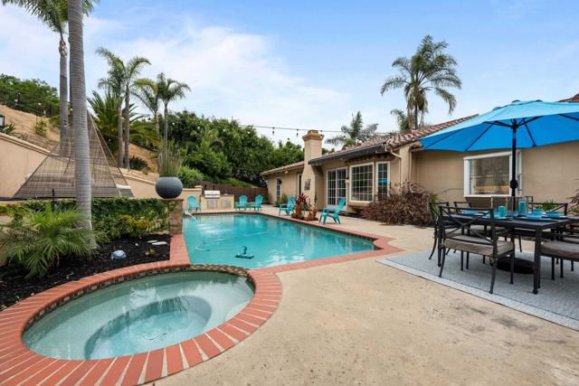18150 Via Ascenso, Rancho Santa Fe CA: https://media.crmls.org/mediaz/8e40c825-d7eb-44a4-aa33-1d8180f47ecc.jpg