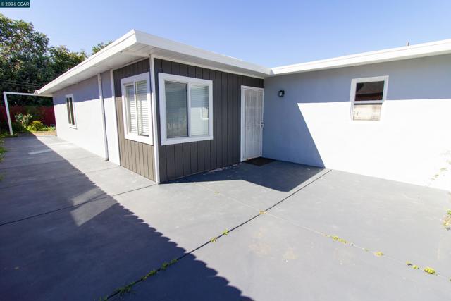 2929 Alta Mira Dr, Richmond CA: https://media.crmls.org/mediaz/8e411b1c-41f1-45b7-a87d-9f7ee8860de3.jpg