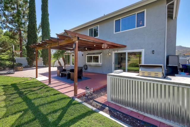 17937 Myrica Ln, San Diego CA: https://media.crmls.org/mediaz/8e41376b-31a5-4407-914a-22bdb9ddfca6.jpg