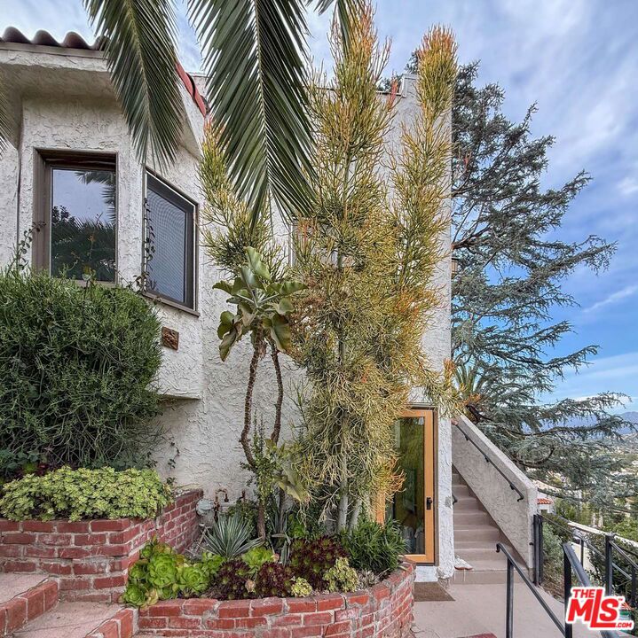 1401 Dartmouth Drive