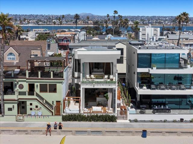 Detail Gallery Image 50 of 57 For 3709 Ocean Front Walk, San Diego,  CA 92109 - 3 Beds | 3/1 Baths