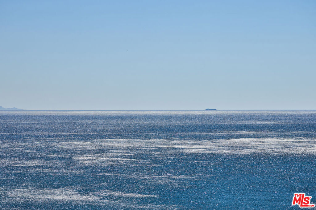 https://media.crmls.org/mediaz/8e425d24-1b4a-4192-8818-33106ed8570a.jpg?preset=X-Large