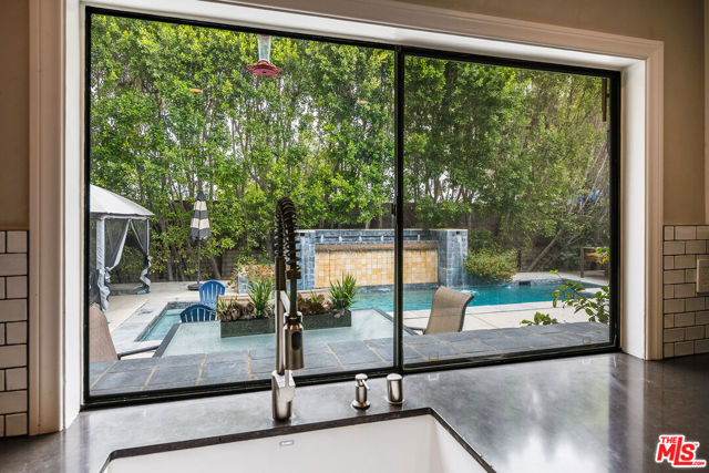 24417 Clipstone Street, Woodland Hills CA: https://media.crmls.org/mediaz/8e4267fd-d773-4553-82f9-2047895c7bd6.jpg