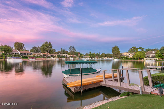 1275 Westwind Circle, Westlake Village CA: https://media.crmls.org/mediaz/8e428234-98a1-4ee6-bf27-a7785dfb9927.jpg