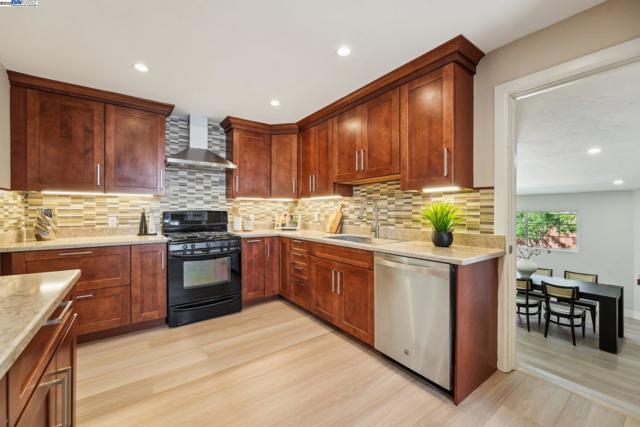 431 Alameda De Las Pulgas, Redwood City CA: https://media.crmls.org/mediaz/8e42916b-30a7-46cd-ac84-b29637486e06.jpg